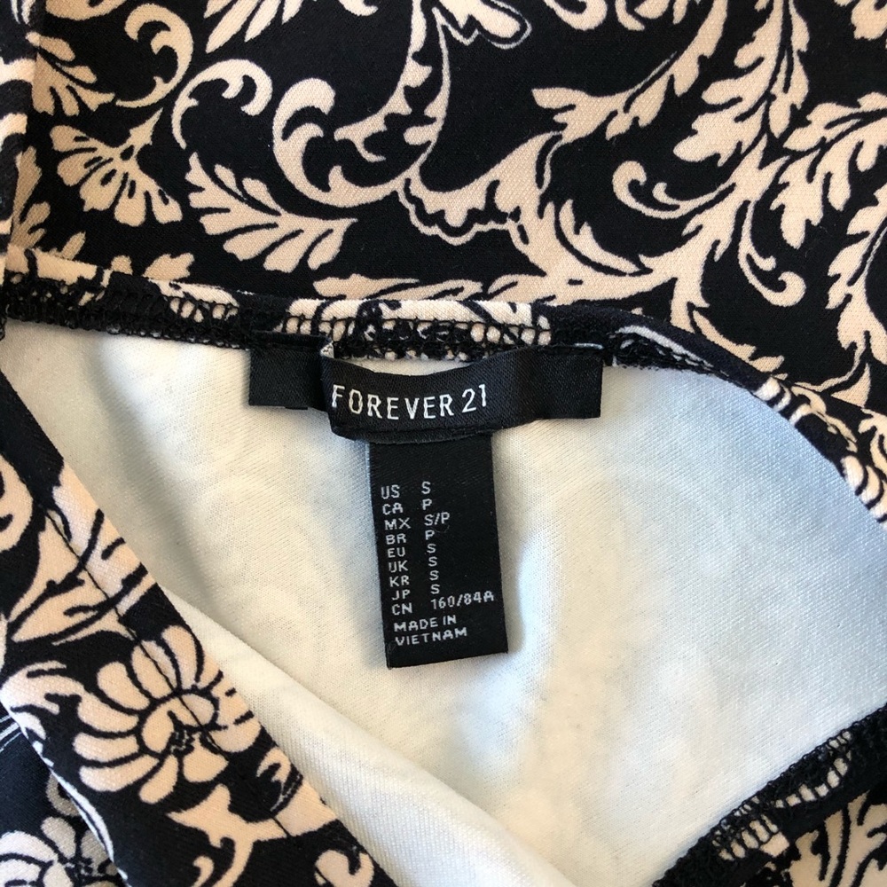 Forever 21 Paisley Skater Dress with V Neck - Picture 5 of 10